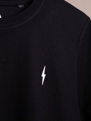 Schwarzes Unisex T-Shirt mit weißem Blitz