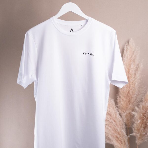 Weißes Unisex T-Shirt mit schwarzem KRLSRH. Schriftzug