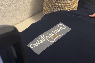 Druck platziert auf Tshirt, vor dem Druck