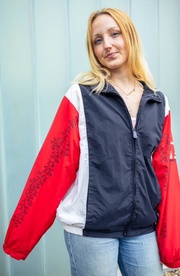 Refashioned Vintage Trackjacket rot Produktbild