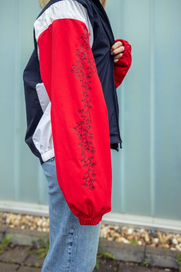 Refashioned Vintage Trackjacket rot Detail