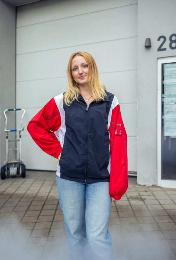 Refashioned Vintage Trackjacket rot Model