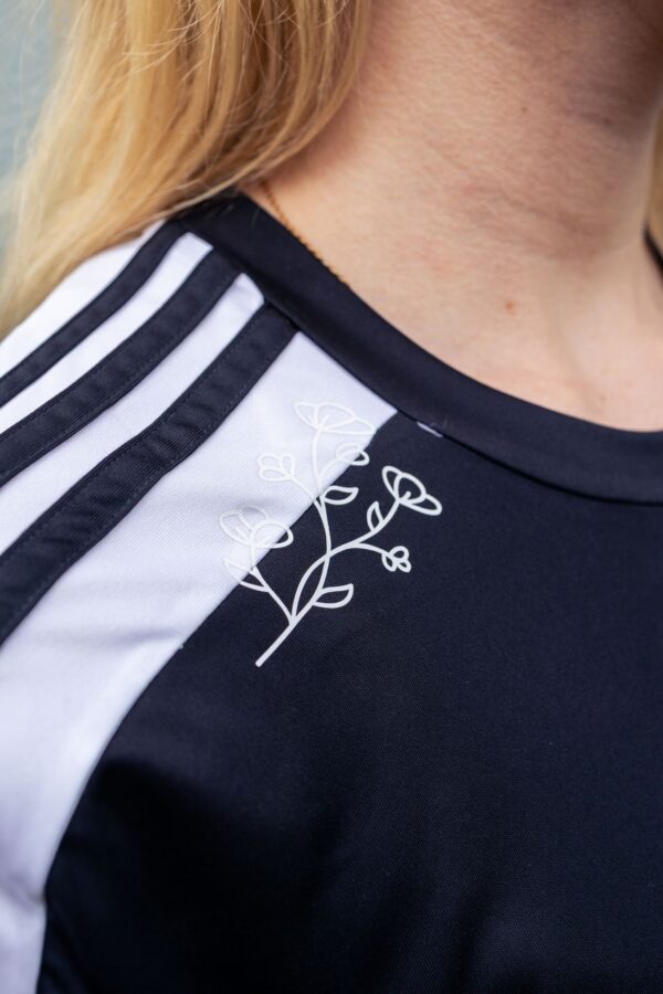 Refashioned Adidas Tshirt schwarz Detail1