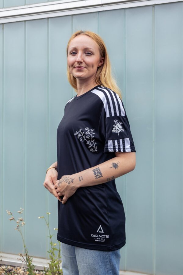 Refashioned Adidas Tshirt schwarz Produktbild